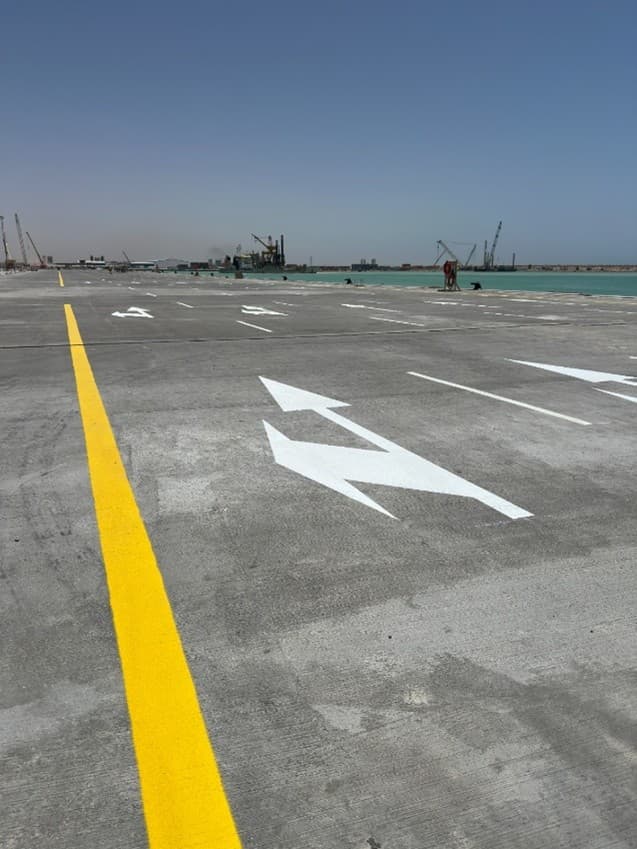 Libya Bingazi Limanı Liman İçi Yollar ve Yönlendirme Okları - Bingazi, Libya | Akyüz Trafik Profesyonel Yol Çizgi Projesi