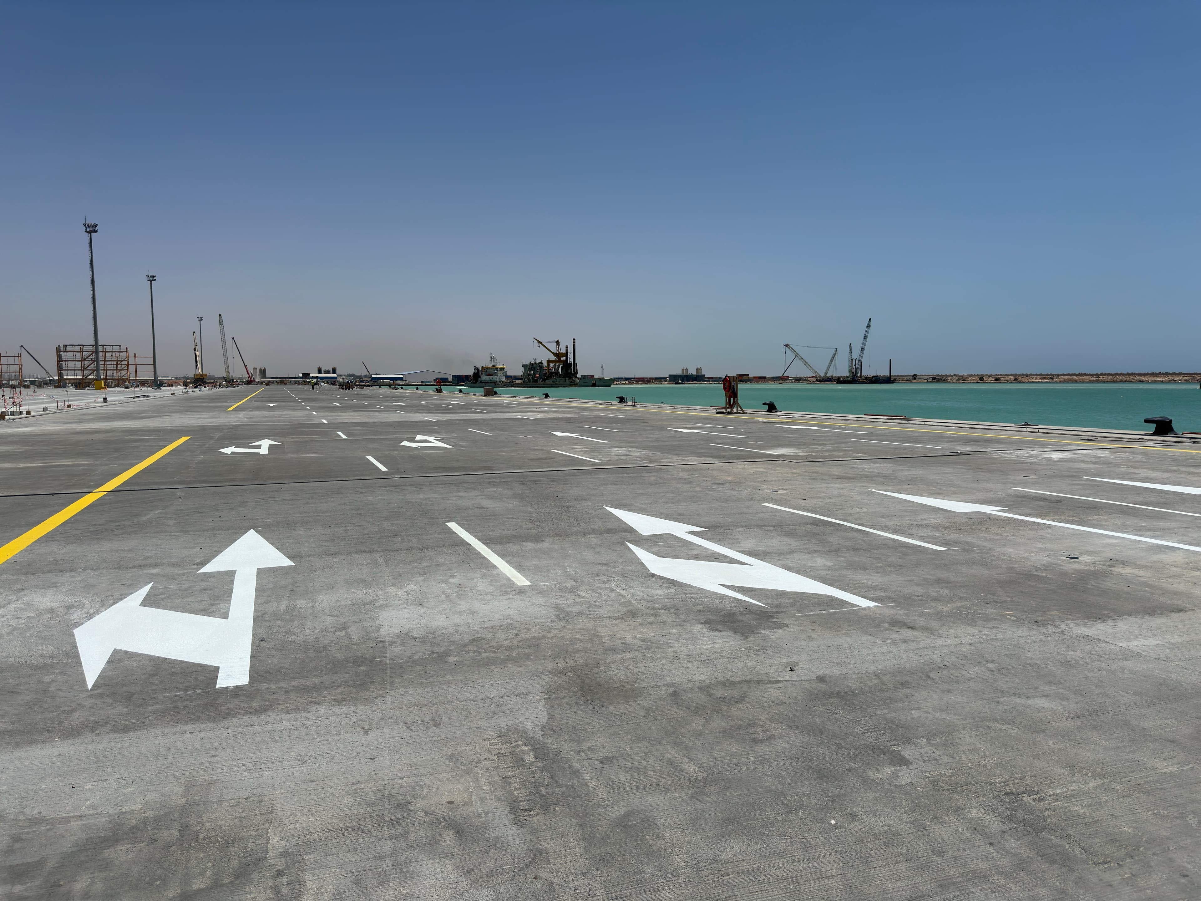 Liman, Fabrika ve Özel Alan İşaretlemelerinde Uzmanız - Zorlu zeminlerde bile maksimum yapışma, dayanıklılık ve güvenlik sağlayan çizgiler. | Akyüz Trafik Profesyonel Yol Çizgi Hizmetleri